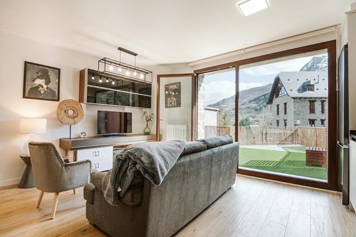 Casa Rosana - De Diseno Con Terraza Apartment Sallent de Gállego