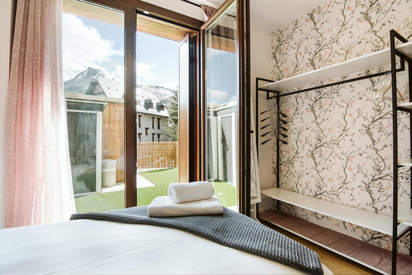 Casa Rosana - De Diseno Con Terraza Apartment Sallent de Gállego